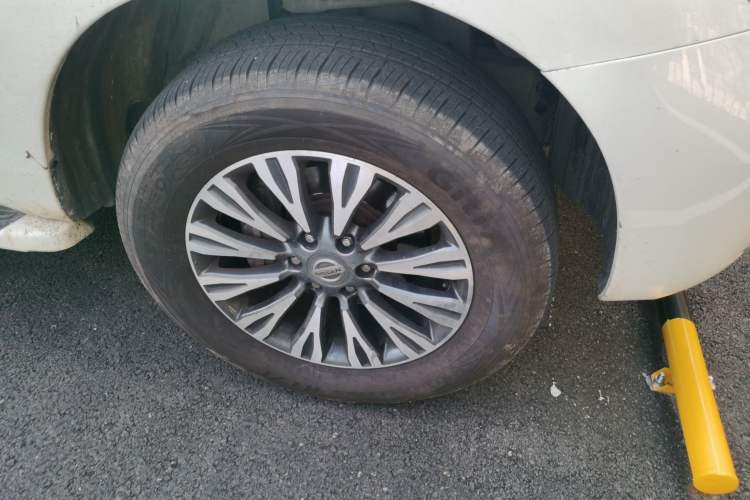 Used Nissan Patrol  Right Front Wheel Hub