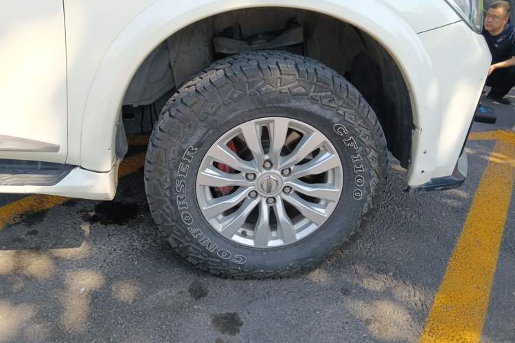 Used Nissan Patrol  Right Front Wheel Hub