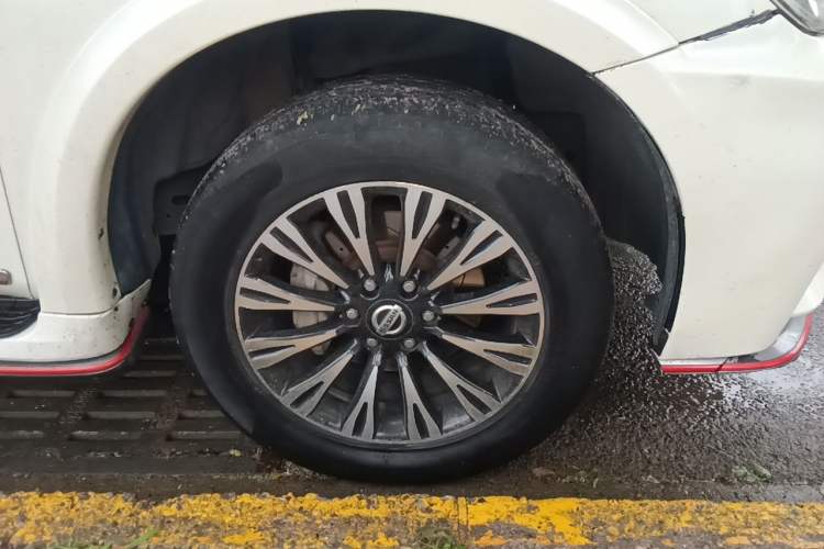 Used Nissan Patrol  Right Front Wheel Hub