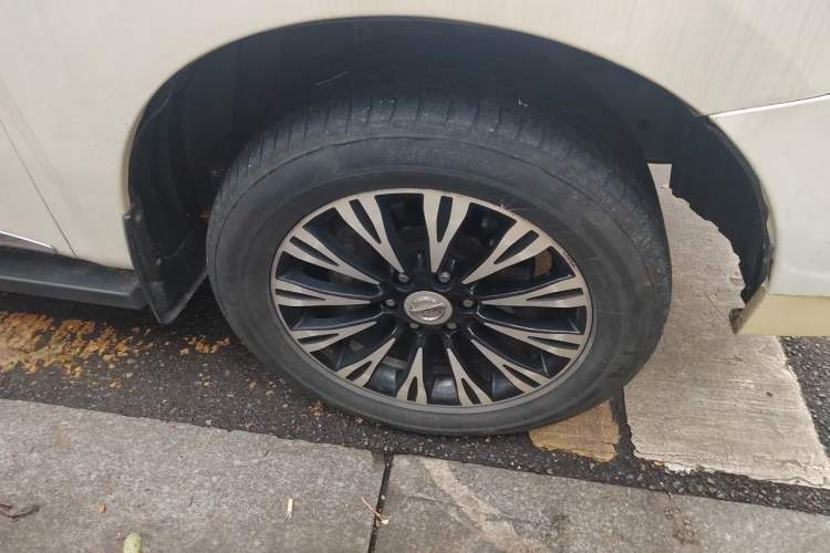 Used Nissan Patrol  Right Front Wheel Hub