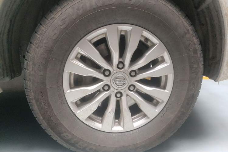 Used Nissan Patrol  Right Front Wheel Hub