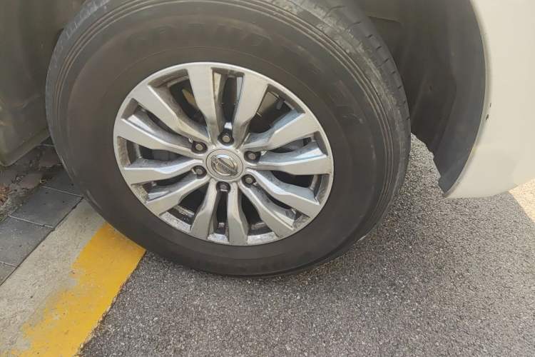Used Nissan Patrol  Right Front Wheel Hub