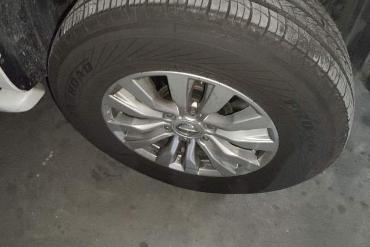 Used Nissan Patrol 2017 4.0L SE U.S.-Spec Version Right Front Wheel Hub