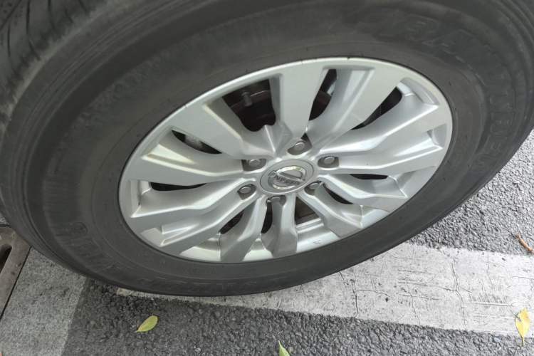 Used Nissan Patrol  Right Front Wheel Hub