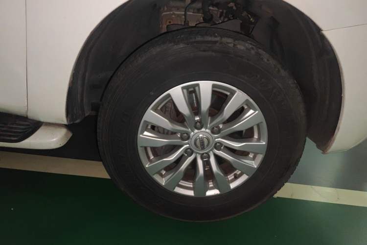 Used Nissan Patrol  Right Front Wheel Hub