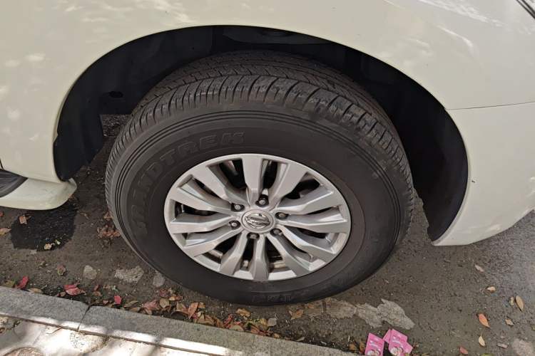 Used Nissan Patrol 2017 Y62 4.0L SE-T2 BOSE – Middle East Right Front Wheel Hub