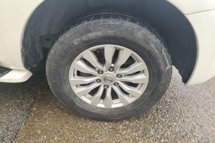 Used Nissan Patrol  Right Front Wheel Hub