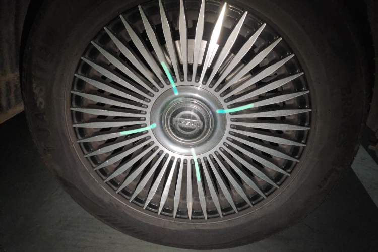 Used Nissan Patrol  Right Front Wheel Hub
