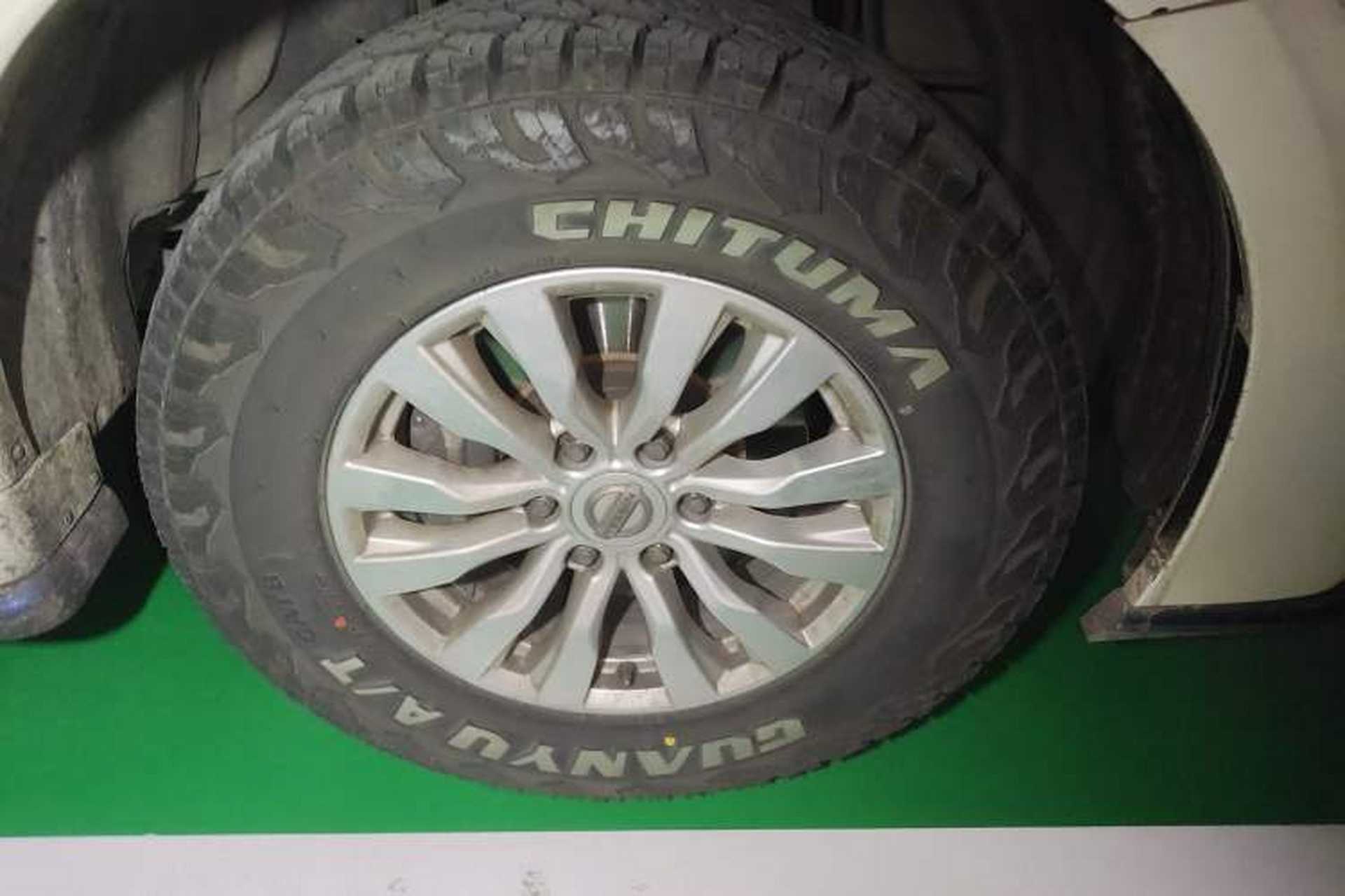 Used Nissan Patrol  Right Front Wheel Hub