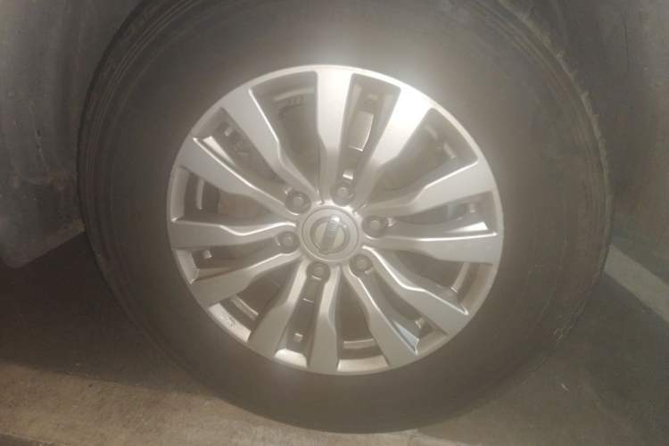 Used Nissan Patrol  Right Front Wheel Hub