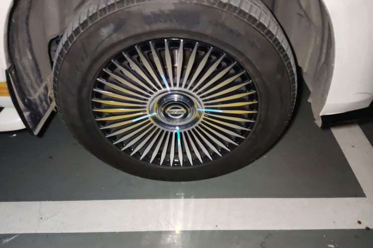 Used Nissan Patrol 2017 4.0L SE U.S.-Spec Version Right Front Wheel Hub