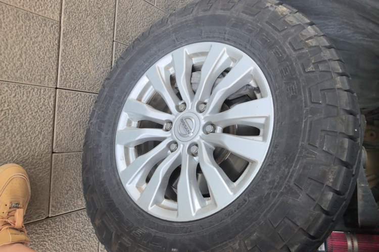 Used Nissan Patrol  Right Front Wheel Hub