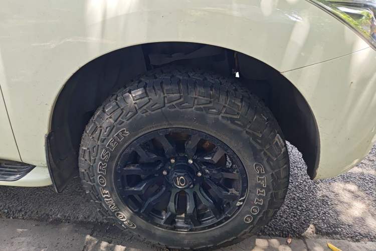Used Nissan Patrol  Right Front Wheel Hub