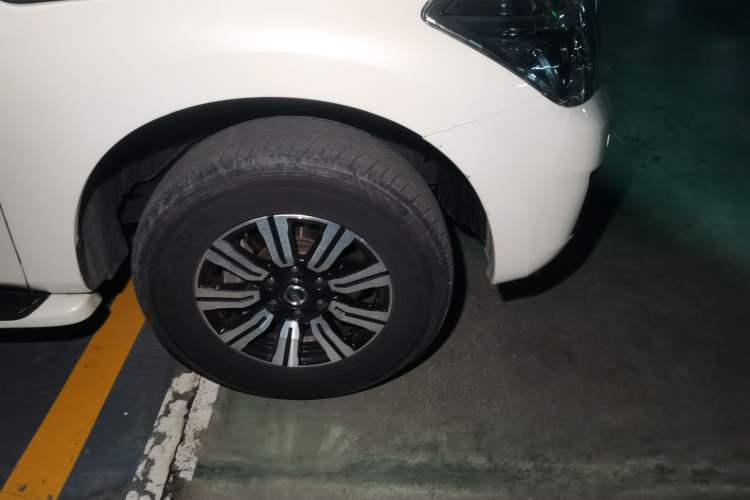 Used Nissan Patrol  Right Front Wheel Hub