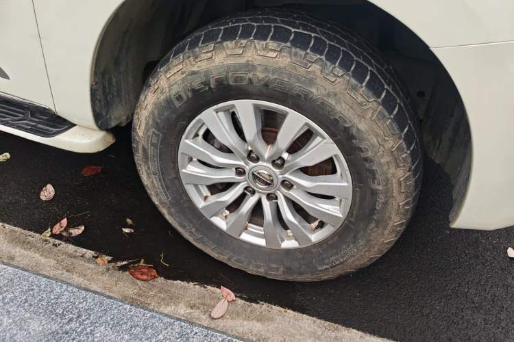 Used Nissan Patrol  Right Front Wheel Hub