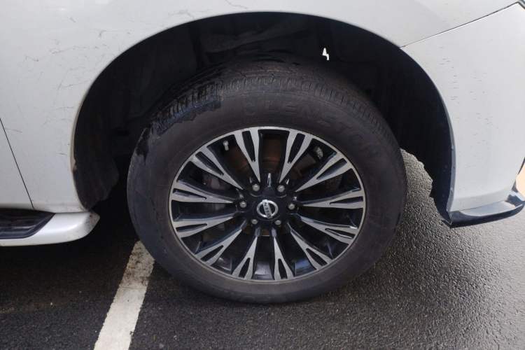 Used Nissan Patrol  Right Front Wheel Hub