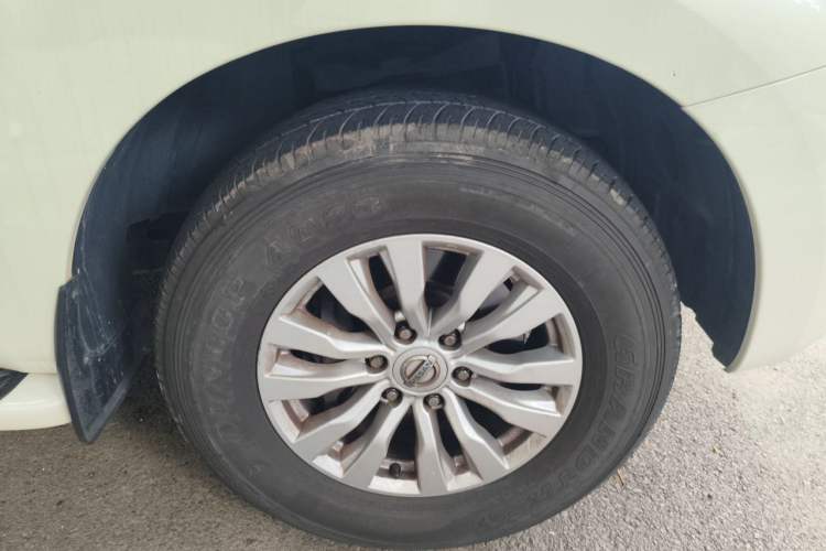 Used Nissan Patrol  Right Front Wheel Hub