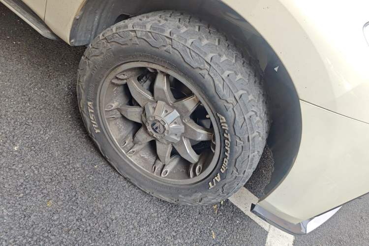 Used Nissan Patrol  Right Front Wheel Hub