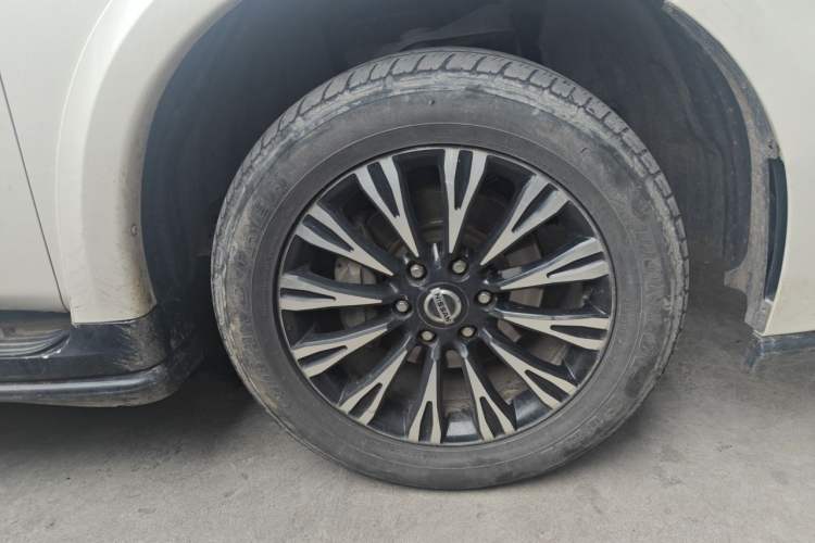 Used Nissan Patrol 2017 4.0L SE U.S.-Spec Version Right Front Wheel Hub