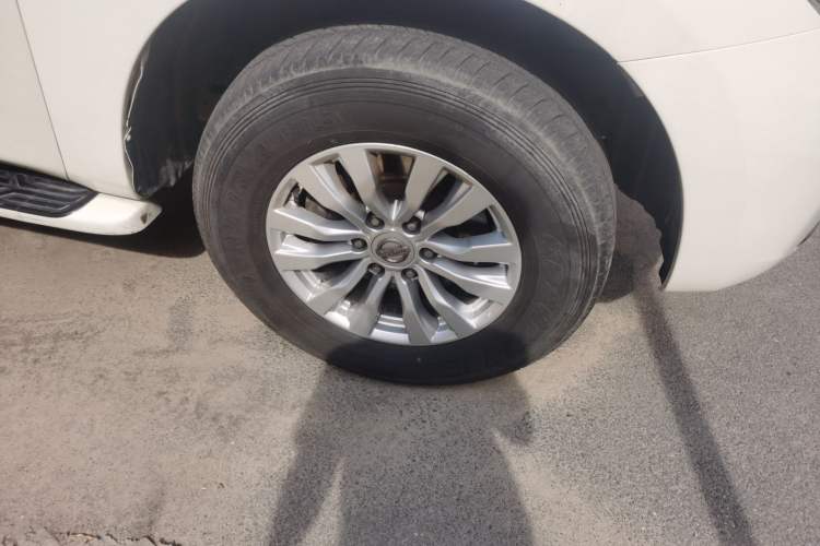 Used Nissan Patrol  Right Front Wheel Hub