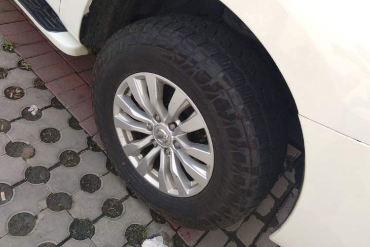 Used Nissan Patrol  Right Front Wheel Hub
