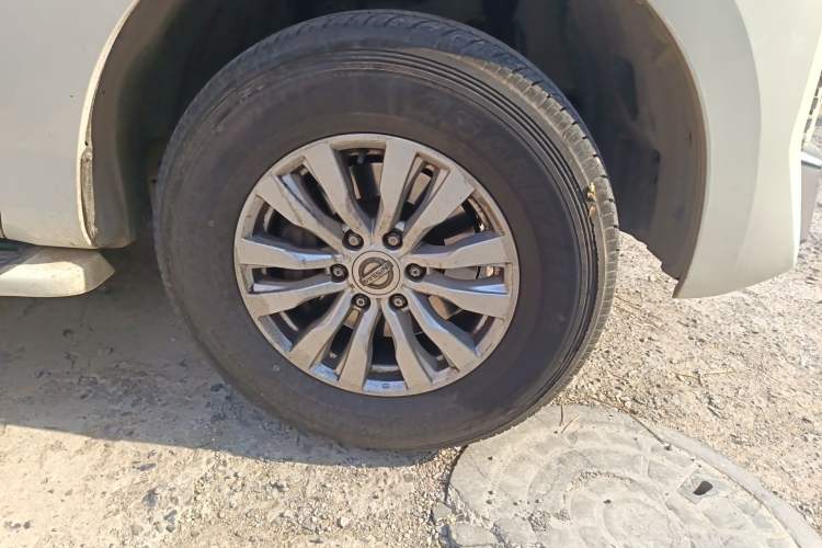 Used Nissan Patrol  Right Front Wheel Hub