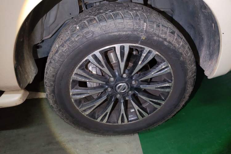 Used Nissan Patrol 2017 4.0L XE Middle East Version Right Front Wheel Hub