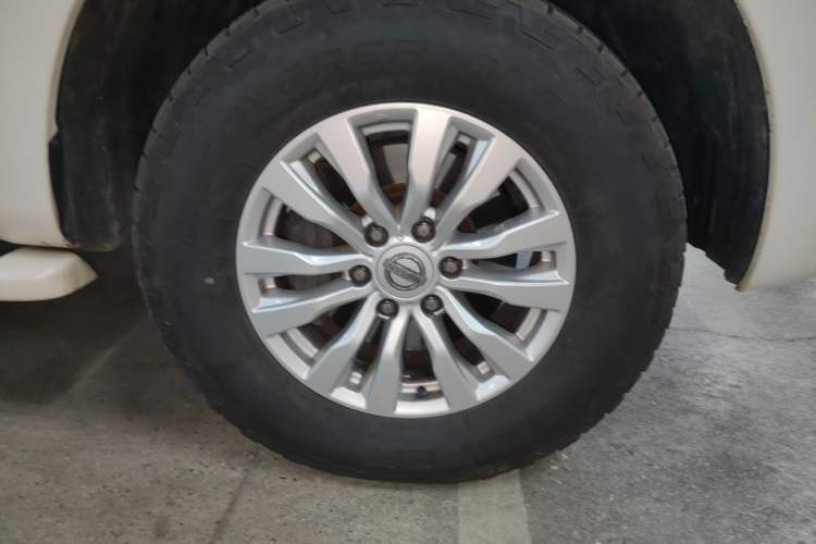 Used Nissan Patrol  Right Front Wheel Hub