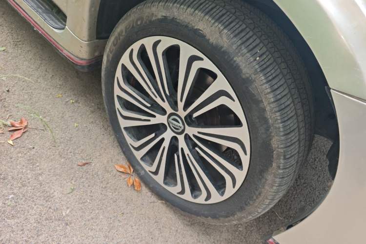 Used Nissan Patrol  Right Front Wheel Hub