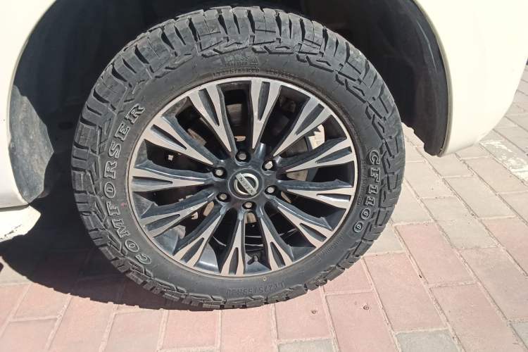 Used Nissan Patrol  Right Front Wheel Hub