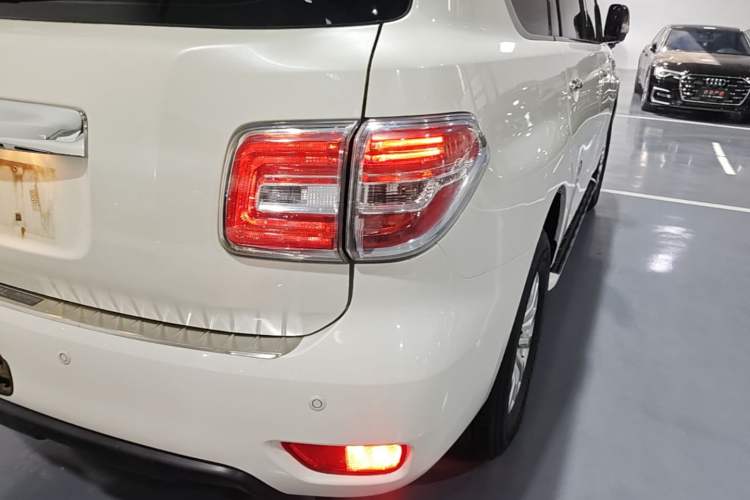 Used Nissan Patrol 2017 4.0L SE U.S.-Spec Version Right Rear Taillight