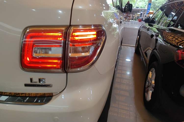 Used Nissan Patrol 2017 5.6L Standard Edition Right Rear Taillight