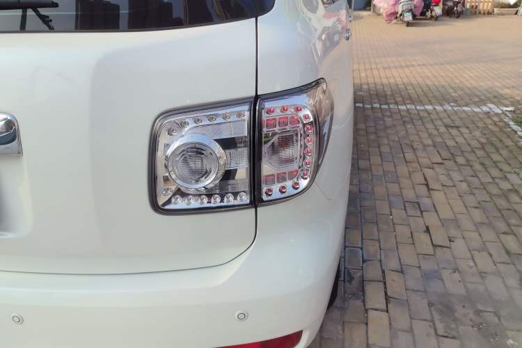 Used Nissan Patrol 2017 4.0L SE U.S.-Spec Version Right Rear Taillight