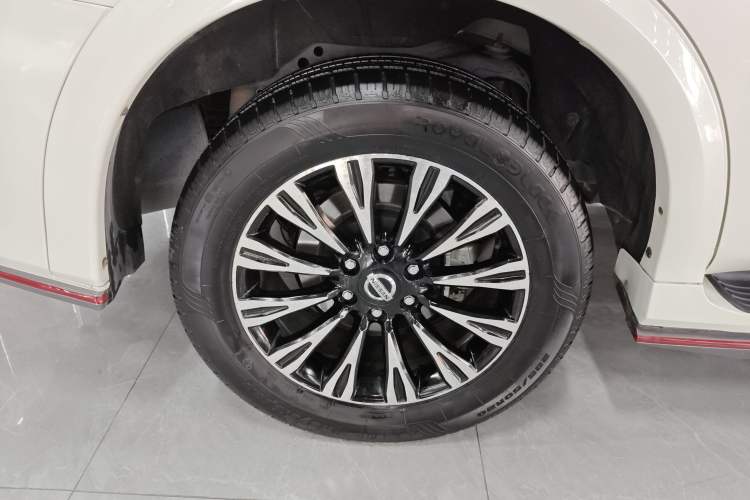 Used Nissan Patrol 2017 Y62 4.0L LE Middle East Edition Right Rear Wheel Hub