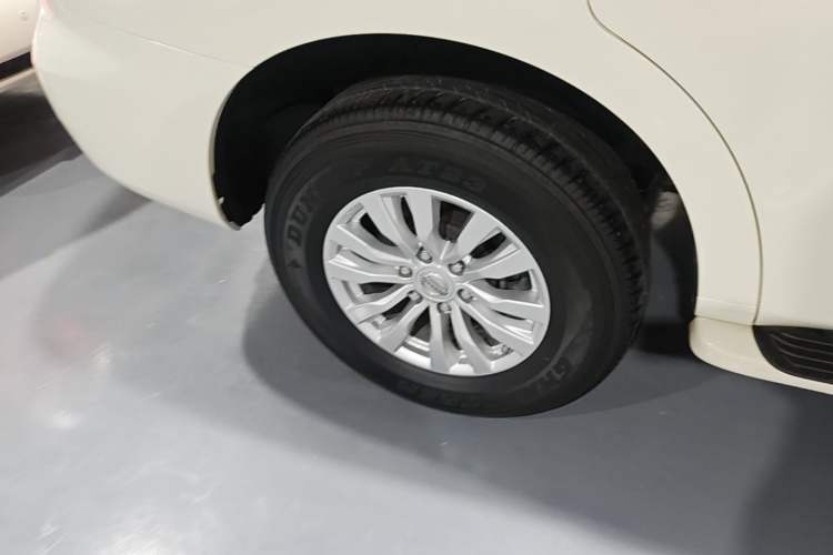 Used Nissan Patrol 2017 4.0L SE U.S.-Spec Version Right Rear Wheel Hub