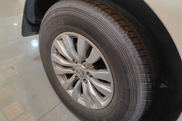 Used Nissan Patrol 2017 5.6L Standard Edition Right Rear Wheel Hub