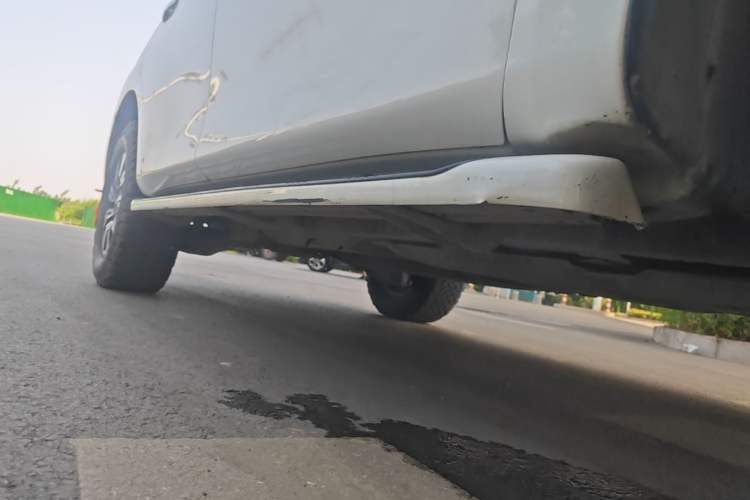 Used Nissan Patrol 2017 4.0L XE Middle East Version Right Side Sill