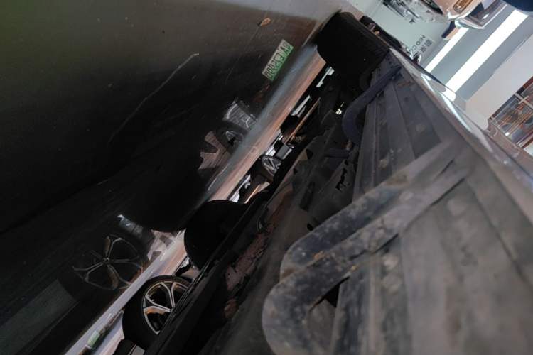 Used Nissan Patrol 2017 5.6L Standard Edition Right Side Sill