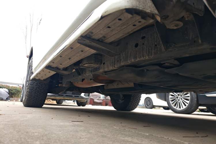 Used Nissan Patrol 2017 4.0L XE Middle East Version Right Side Sill