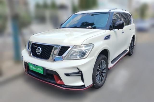 Used Nissan Patrol 4.0-liter displacement, seven seats, automatic transmission.