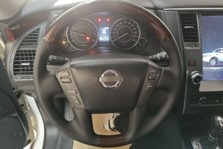Used Nissan Patrol 2017 4.0L SE U.S.-Spec Version Steering Wheel