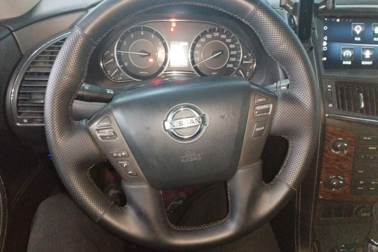 Used Nissan Patrol 2017 4.0L SE U.S.-Spec Version Steering Wheel