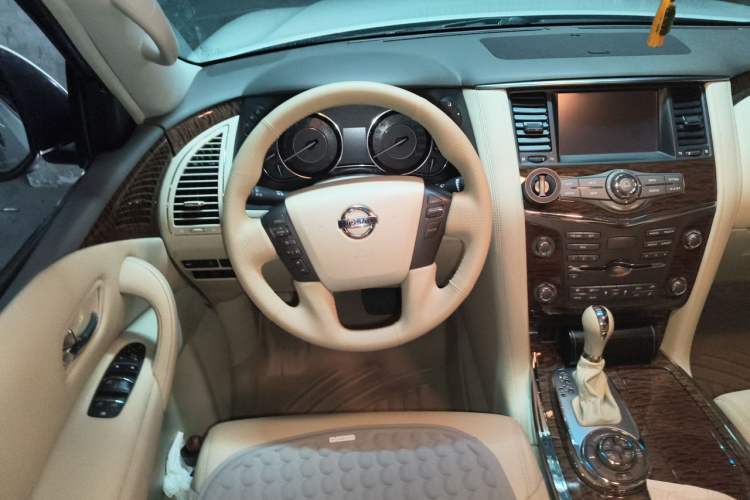Used Nissan Patrol 2017 4.0L SE U.S.-Spec Version Steering Wheel