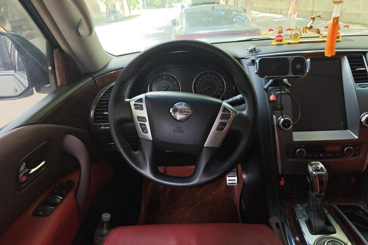 Used Nissan Patrol 2017 4.0L SE U.S.-Spec Version Steering Wheel