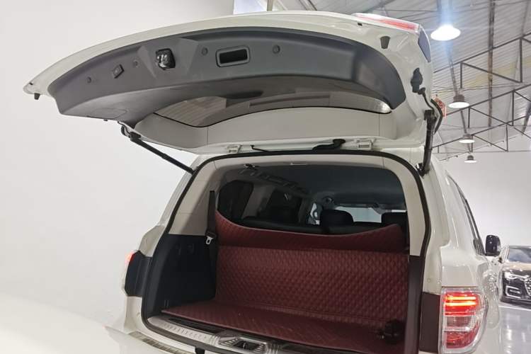 Used Nissan Patrol 2017 4.0L SE U.S.-Spec Version Trunk