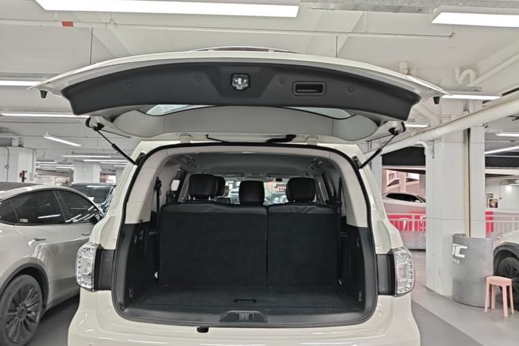 Used Nissan Patrol 2017 4.0L XE Middle East Version Trunk
