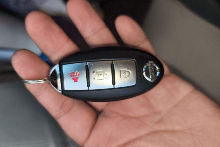 Used Nissan Patrol 2017 4.0L XE Middle East Version Vehicle Key
