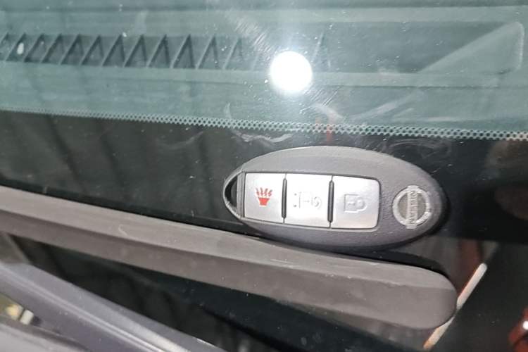 Used Nissan Patrol 2017 4.0L SE U.S.-Spec Version Vehicle Key