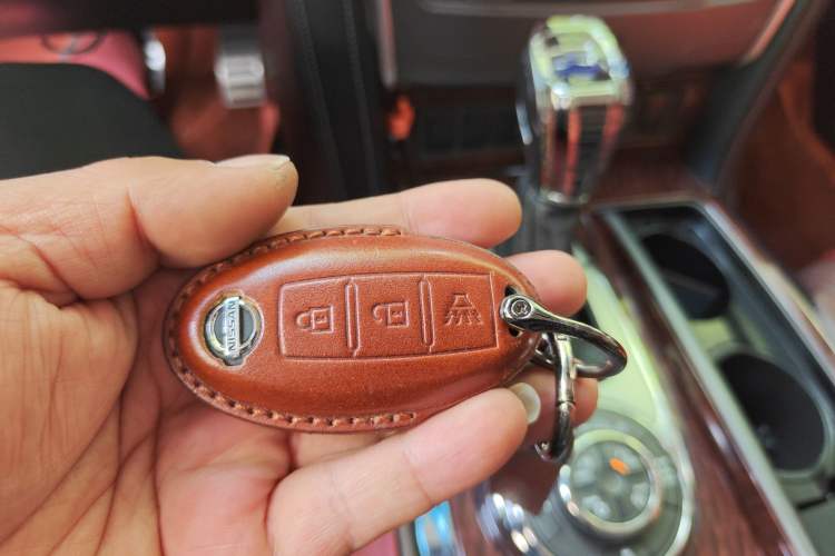 Used Nissan Patrol 2017 4.0L SE U.S.-Spec Version Vehicle Key