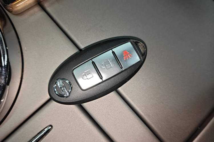 Used Nissan Patrol 2017 4.0L XE Middle East Version Vehicle Key